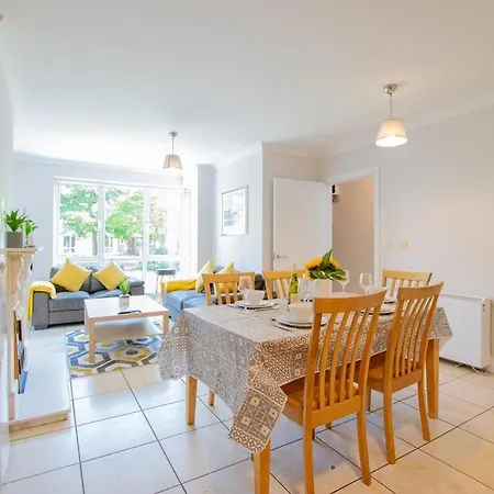 公寓 Spacious 4 Bedroom In *