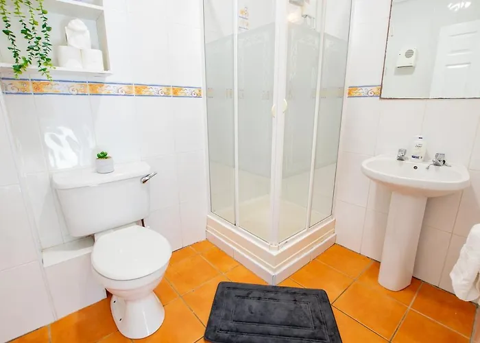 Spacious 4 Bedroom In Лимерик