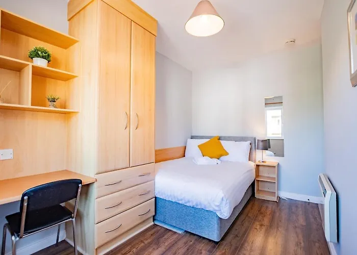 Апартаменты Spacious 4 Bedroom In