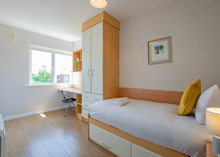 Spacious 4 Bedroom In 公寓 *