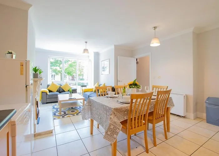 Апартаменты Spacious 4 Bedroom In *