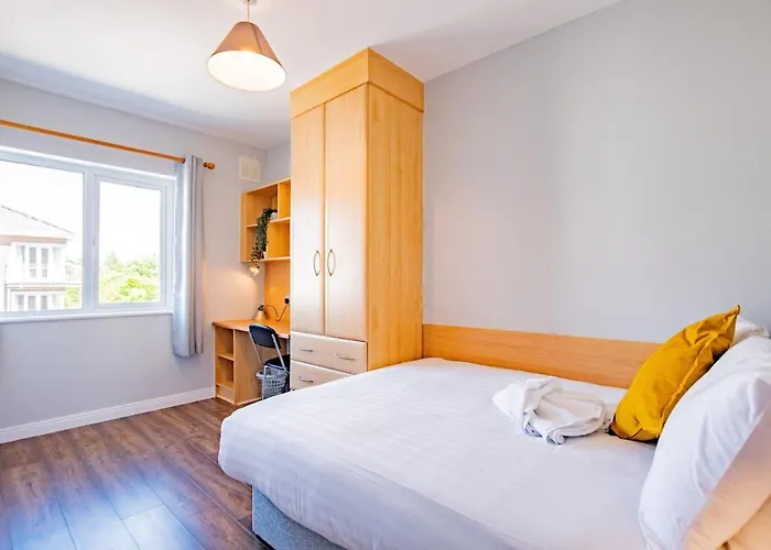 Spacious 4 Bedroom In Лимерик